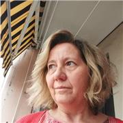 Insegnante elementare con specializzazione in lingua francese. Esperienza in lezioni private, aiuto compiti e lezioni